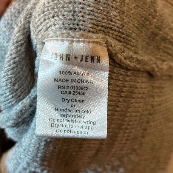 John + Jenn Revolve Cable Knit Cropped Sweater Large - Picture 5 of 6